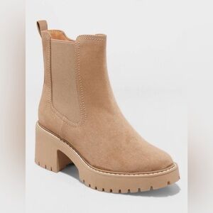 Universal Thread Women's Crispin Chelsea Boots With Memory Foam Insole.